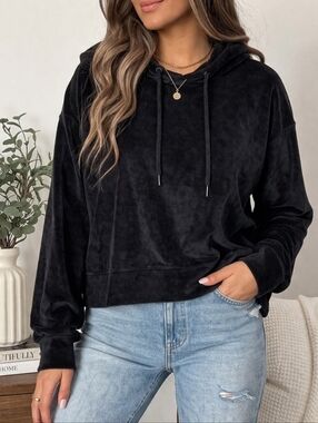 Sanctuary Melrose Brigade Velour Cropped Hoodie in Black